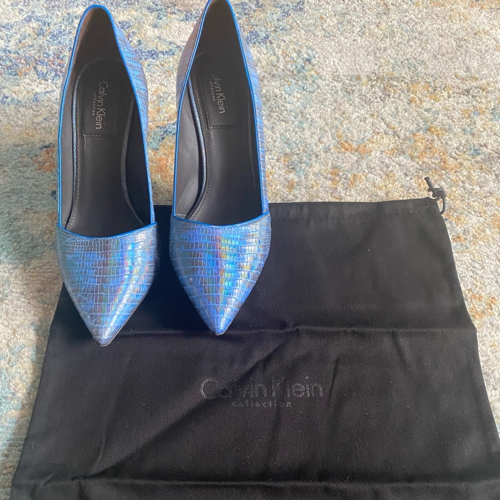 Calvin Klein Collection *like new* blue lizard stilettos! Size 37